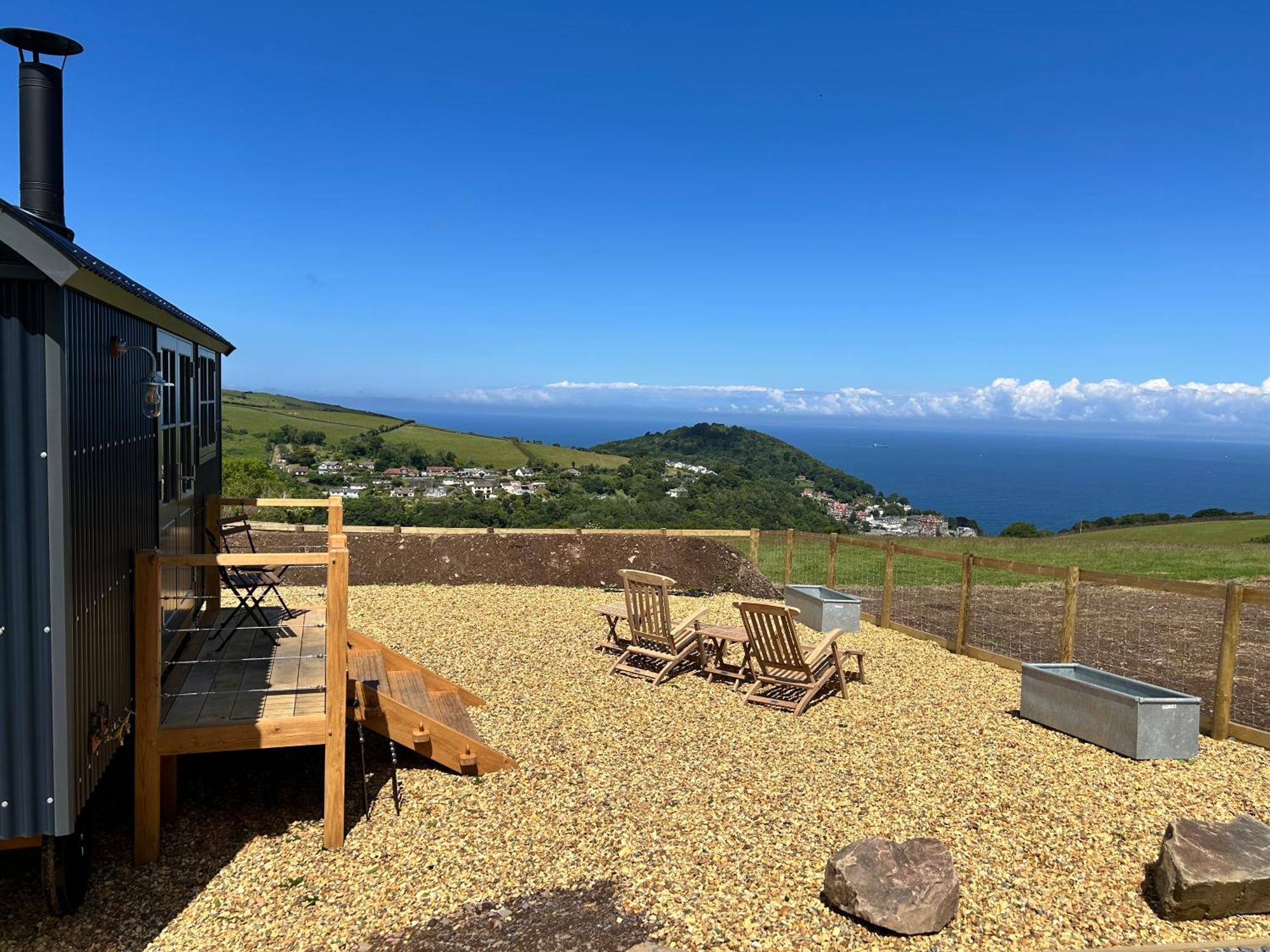 West Lyn Farm B&B And Shepherd Hut Линтън Екстериор снимка